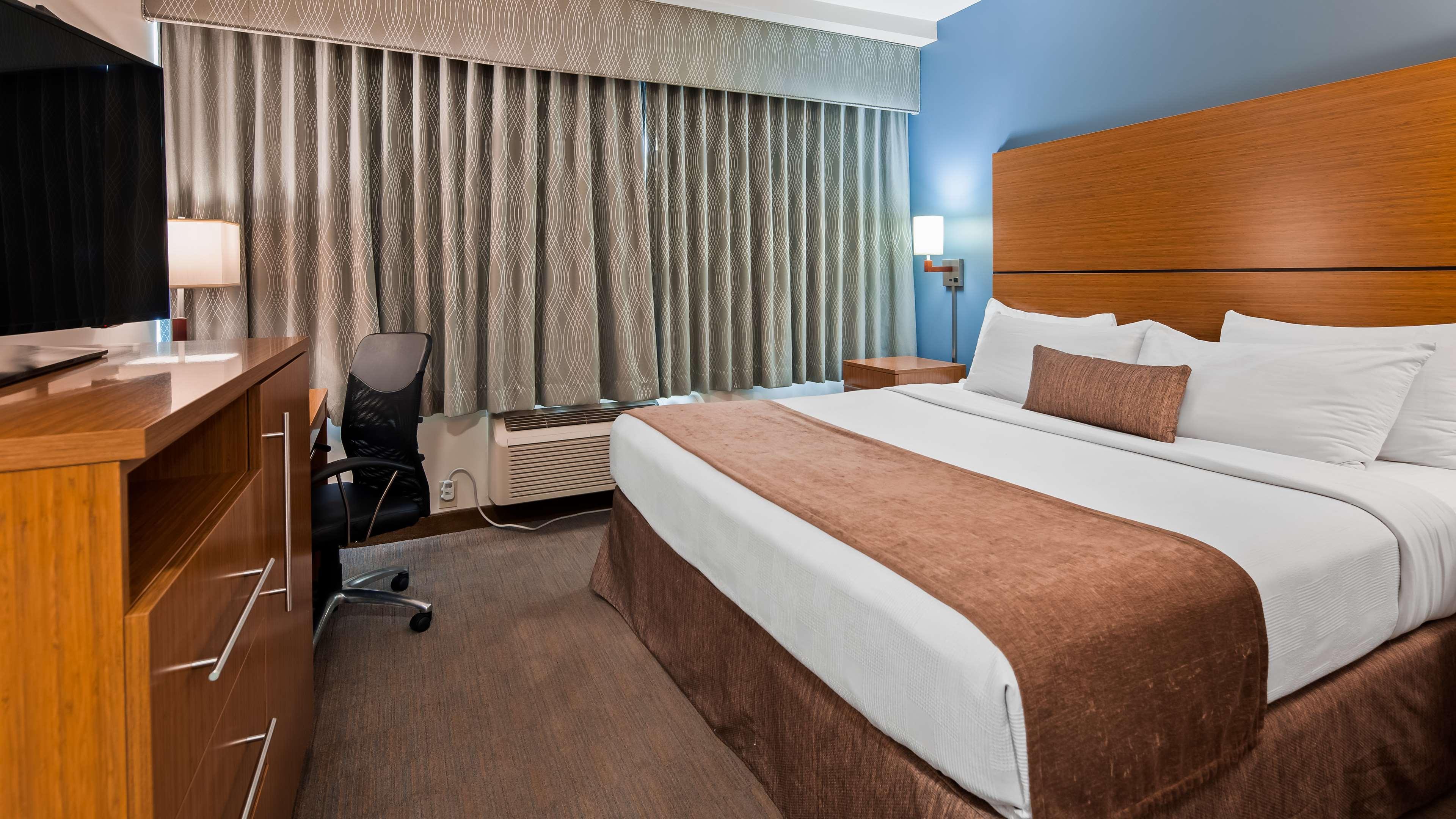 Best Western Plus Convention Center 3*